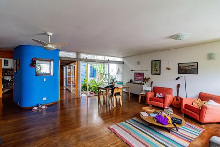 Casa 01 - Sala de casa à venda com 8 quartos, 380m² em Vila Pirajussara, São Paulo