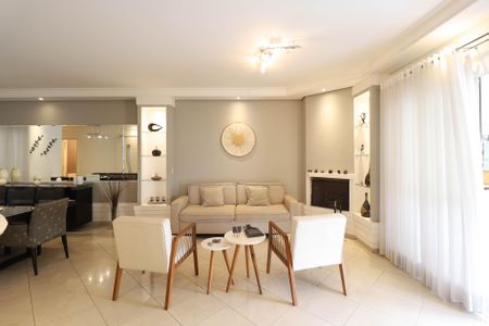 Casa para alugar com 3 quartos, 230m² em Jardim Leonor Mendes de Barros, São Paulo