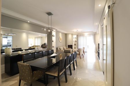 Casa para alugar com 3 quartos, 230m² em Jardim Leonor Mendes de Barros, São Paulo