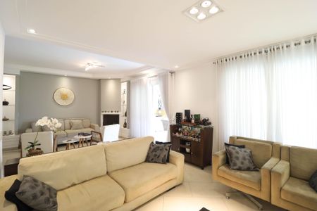 Casa para alugar com 3 quartos, 230m² em Jardim Leonor Mendes de Barros, São Paulo