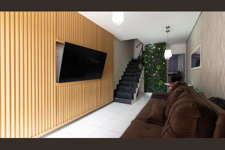 Sala de casa à venda com 2 quartos, 60m² em Jardim Verônia, São Paulo