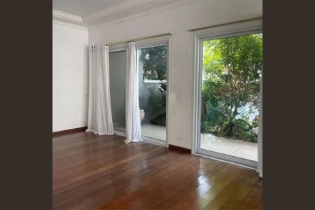 Casa à venda com 3 quartos, 300m² em Vila Elvira, São Paulo