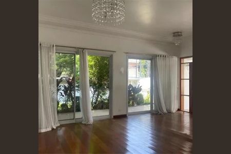 Casa à venda com 3 quartos, 300m² em Vila Elvira, São Paulo