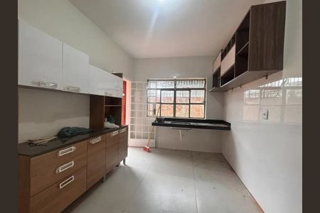 Casa para alugar com 4 quartos, 230m² em Planalto, Belo Horizonte