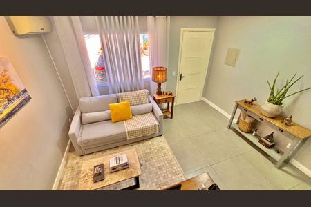 Sala de casa de condomínio à venda com 3 quartos, 108m² em Humaitá, Porto Alegre