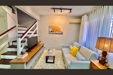 Sala de casa de condomínio à venda com 3 quartos, 108m² em Humaitá, Porto Alegre