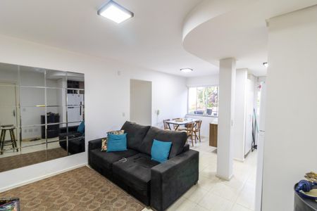 Sala de casa de condomínio à venda com 3 quartos, 67m² em Espírito Santo, Porto Alegre