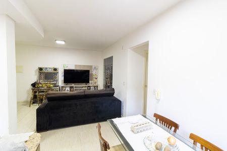 Sala de casa de condomínio à venda com 3 quartos, 67m² em Espírito Santo, Porto Alegre