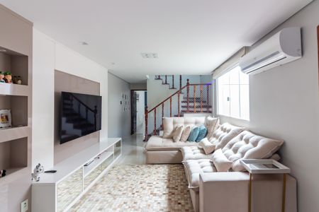 Sala de casa à venda com 4 quartos, 154m² em Jardim das Flores, Osasco