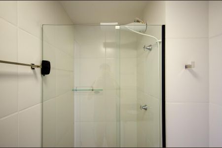 Banheiro de kitnet/studio para alugar com 1 quarto, 24m² em Água Branca, São Paulo