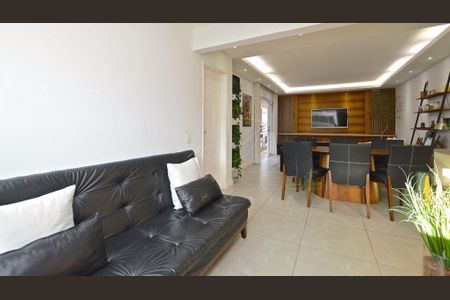 Casa à venda com 3 quartos, 260m² em Cidade São Francisco, São Paulo