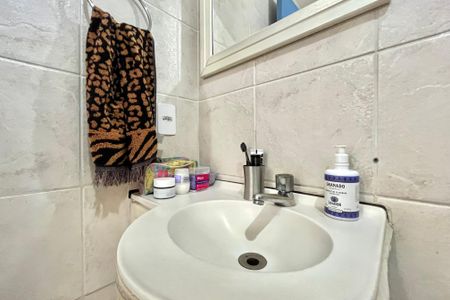 Banheiro de kitnet/studio para alugar com 1 quarto, 36m² em Vila Guarani, São Paulo