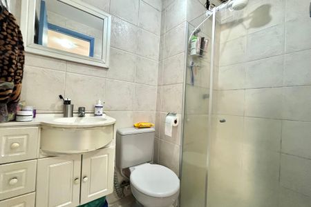 Banheiro de kitnet/studio para alugar com 1 quarto, 36m² em Vila Guarani, São Paulo