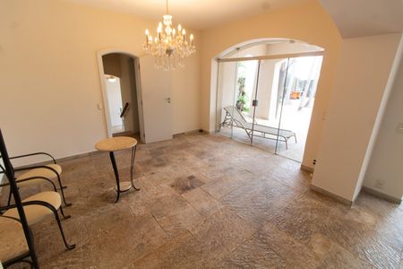 Sala de Estar de casa à venda com 4 quartos, 443m² em Vila Nogueira, Campinas