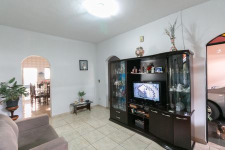 Casa à venda com 4 quartos, 285m² em Floramar, Belo Horizonte