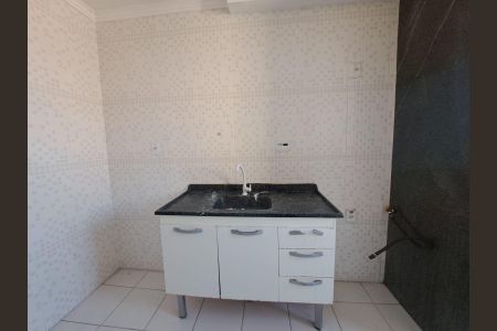 Cozinha de apartamento para alugar com 2 quartos, 60m² em Jardim Roberto, Osasco