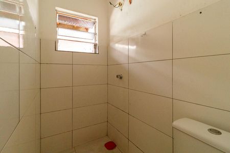 Banheiro de casa para alugar com 1 quarto, 250m² em Vila Nova Galvão, São Paulo