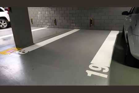 Garagem de kitnet/studio à venda com 1 quarto, 43m² em Auxiliadora, Porto Alegre