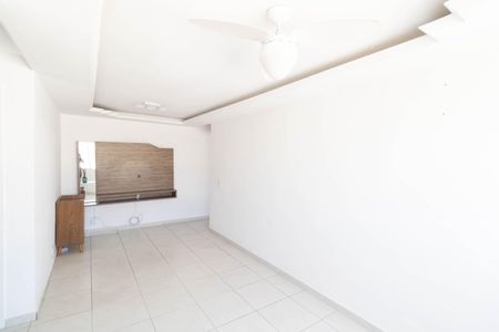 Sala de apartamento para alugar com 2 quartos, 52m² em Inhoaíba, Rio de Janeiro