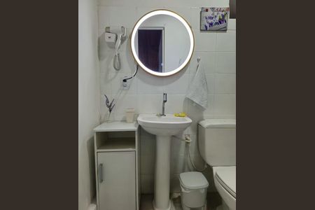 Banheiro de apartamento para alugar com 2 quartos, 50m² em Jacutinga, Mesquita