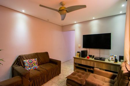 Sala de TV de casa à venda com 3 quartos, 124m² em Jardim Marek, Santo André