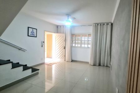 Sala de casa para alugar com 3 quartos, 237m² em Jardim Santa Maria, Guarulhos