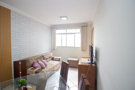 Sala de apartamento à venda com 2 quartos, 50m² em Centro, Contagem