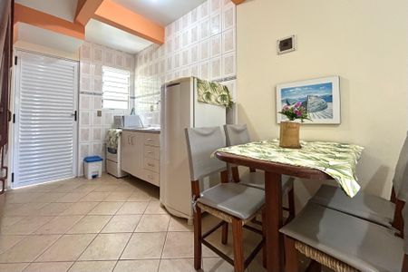 Cozinha de apartamento para alugar com 1 quarto, 70m² em Campeche Leste, Florianópolis