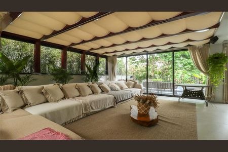 Casa de Condomínio à venda com 3 quartos, 668m² em Jardim Petropolis, São Paulo