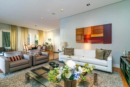 Casa para alugar com 3 quartos, 656m² em Vila Tramontano, São Paulo