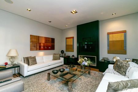 Casa para alugar com 3 quartos, 656m² em Vila Tramontano, São Paulo