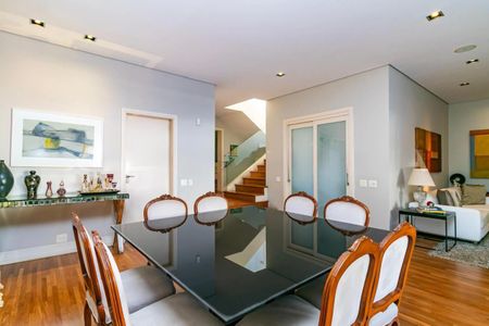 Casa para alugar com 3 quartos, 656m² em Vila Tramontano, São Paulo