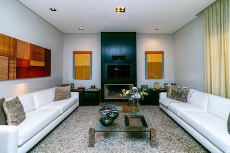 Casa para alugar com 3 quartos, 656m² em Vila Tramontano, São Paulo