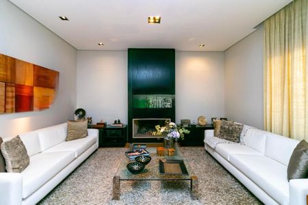 Casa para alugar com 3 quartos, 656m² em Vila Tramontano, São Paulo