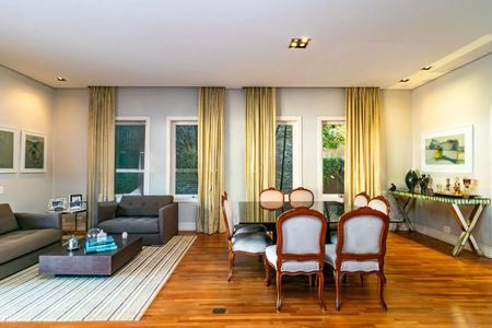 Casa para alugar com 3 quartos, 656m² em Vila Tramontano, São Paulo