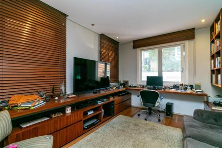 Casa para alugar com 3 quartos, 656m² em Vila Tramontano, São Paulo