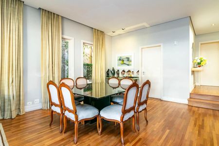 Casa para alugar com 3 quartos, 656m² em Vila Tramontano, São Paulo