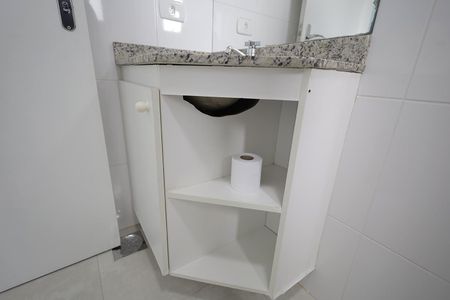 Banheiro de apartamento à venda com 1 quarto, 38m² em Bangú, Santo André