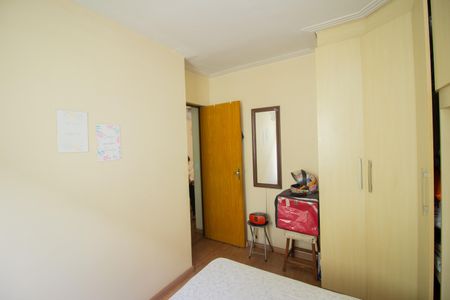 Quarto 2 de apartamento à venda com 2 quartos, 44m² em Chácaras Califórnia, Contagem