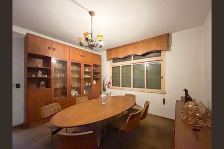 Sala de casa para alugar com 3 quartos, 300m² em Jardim Lindóia, Porto Alegre