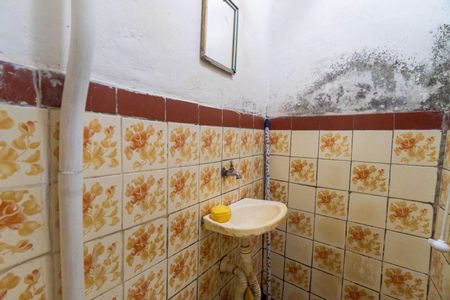 Banheiro da Suíte de casa à venda com 2 quartos, 35m² em Jardim Itacolomi, São Paulo