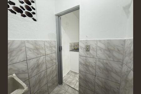 Banheiro de kitnet/studio para alugar com 1 quarto, 35m² em Penha Circular, Rio de Janeiro