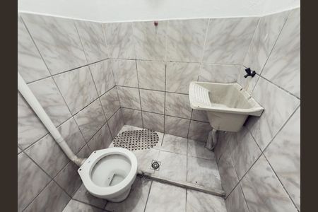 Banheiro de kitnet/studio para alugar com 1 quarto, 35m² em Penha Circular, Rio de Janeiro