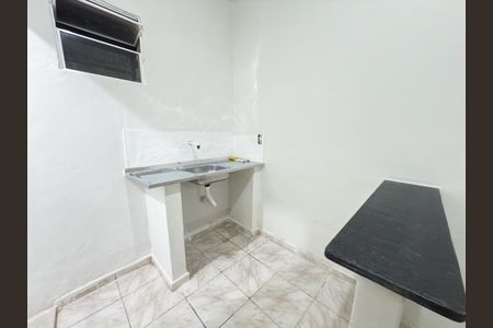 Cozinha de kitnet/studio para alugar com 1 quarto, 35m² em Penha Circular, Rio de Janeiro
