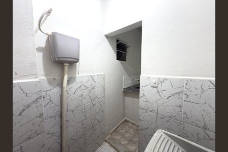 Banheiro de kitnet/studio para alugar com 1 quarto, 35m² em Penha Circular, Rio de Janeiro