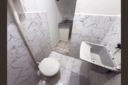 Banheiro de kitnet/studio para alugar com 1 quarto, 35m² em Penha Circular, Rio de Janeiro