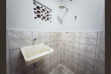 Banheiro de kitnet/studio para alugar com 1 quarto, 35m² em Penha Circular, Rio de Janeiro