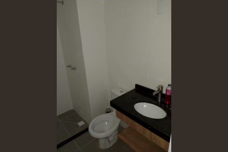 Banheiro de kitnet/studio para alugar com 1 quarto, 35m² em Jardim Botânico, Porto Alegre