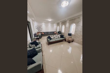 Casa à venda com 5 quartos, 220m² em Fundação, São Caetano do Sul