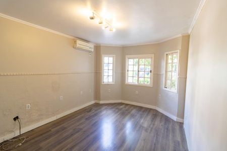 Sala de casa de condomínio à venda com 3 quartos, 190m² em Guarujá, Porto Alegre